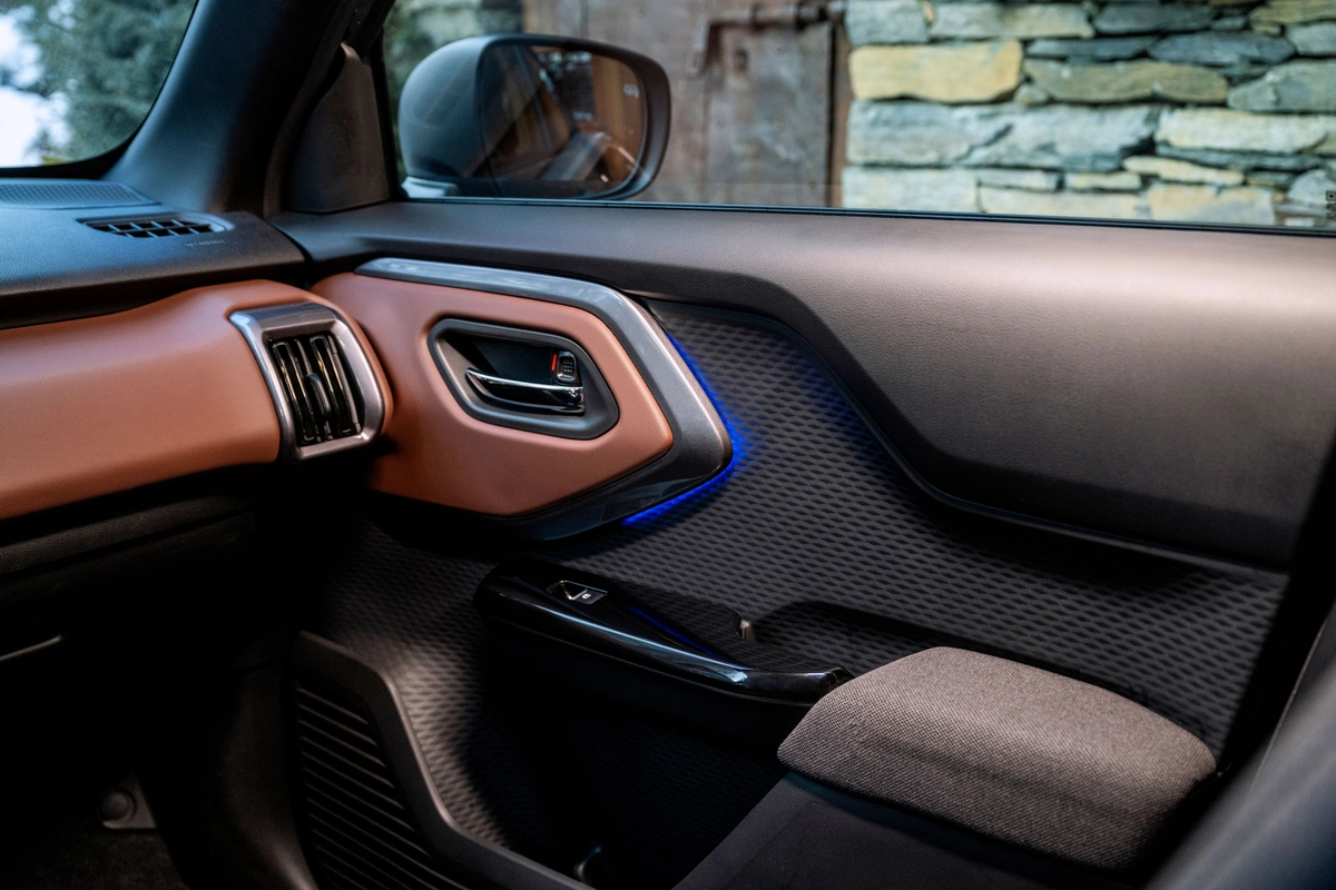 Suzuki e Vitara Auto Versteeg Buurman Barneveld Ermelo Deventer Nunspeet.jpg