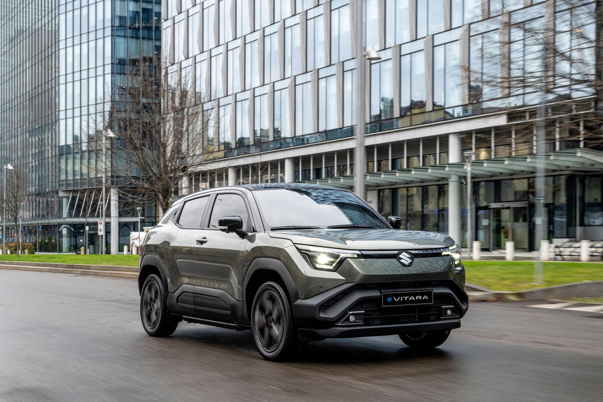 Suzuki e Vitara Auto Versteeg Buurman Barneveld Ermelo Deventer Nunspeet.jpg