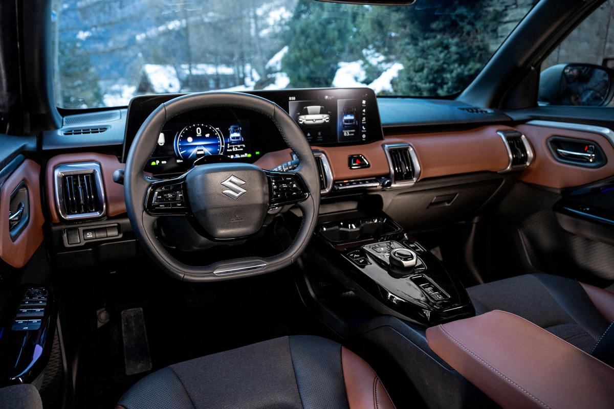 Suzuki e Vitara Auto Versteeg Buurman Barneveld Ermelo Deventer Nunspeet.jpg