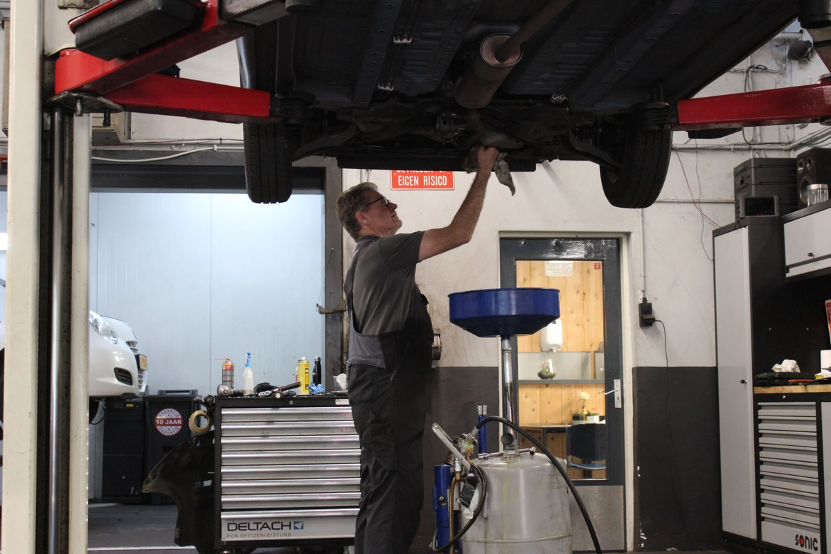 Auto Versteeg Buurman Barneveld Centrum werkplaats.JPG